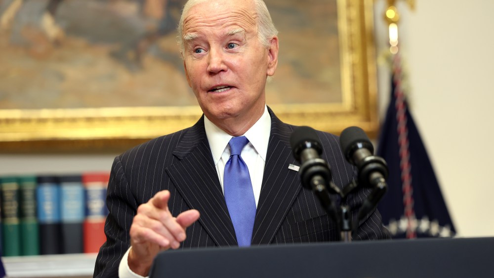 Biden Does L.A. Fundraiser With Obama, George Clooney, Julia Roberts