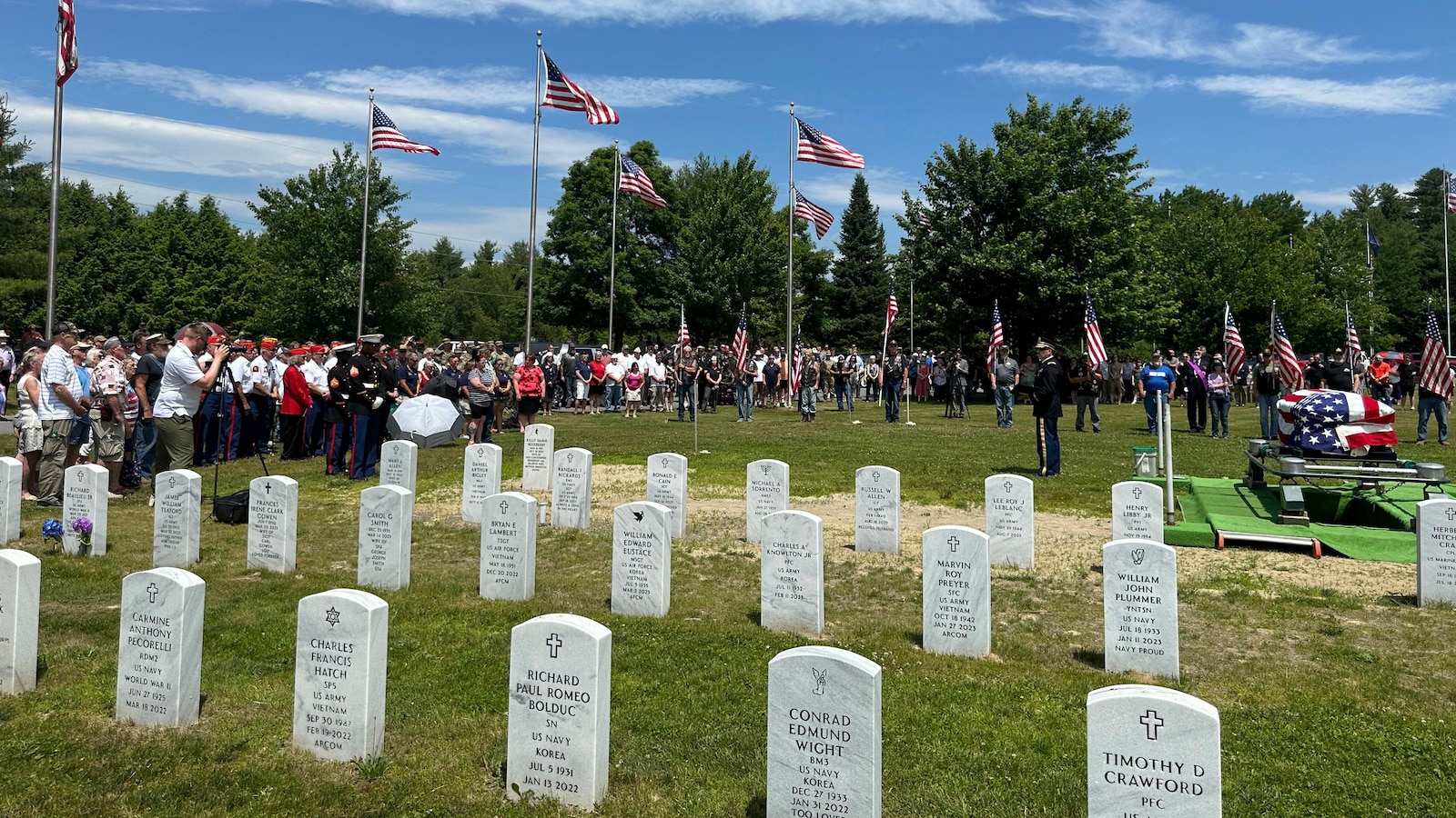 A US veteran died at a nursing home, abandoned. Hundreds of strangers came to say goodbye