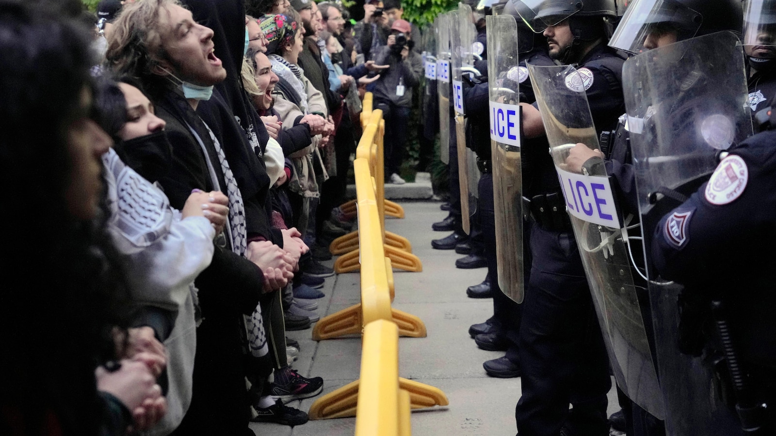 Disruptions at University of Chicago graduation as school withholds 4 diplomas over protests