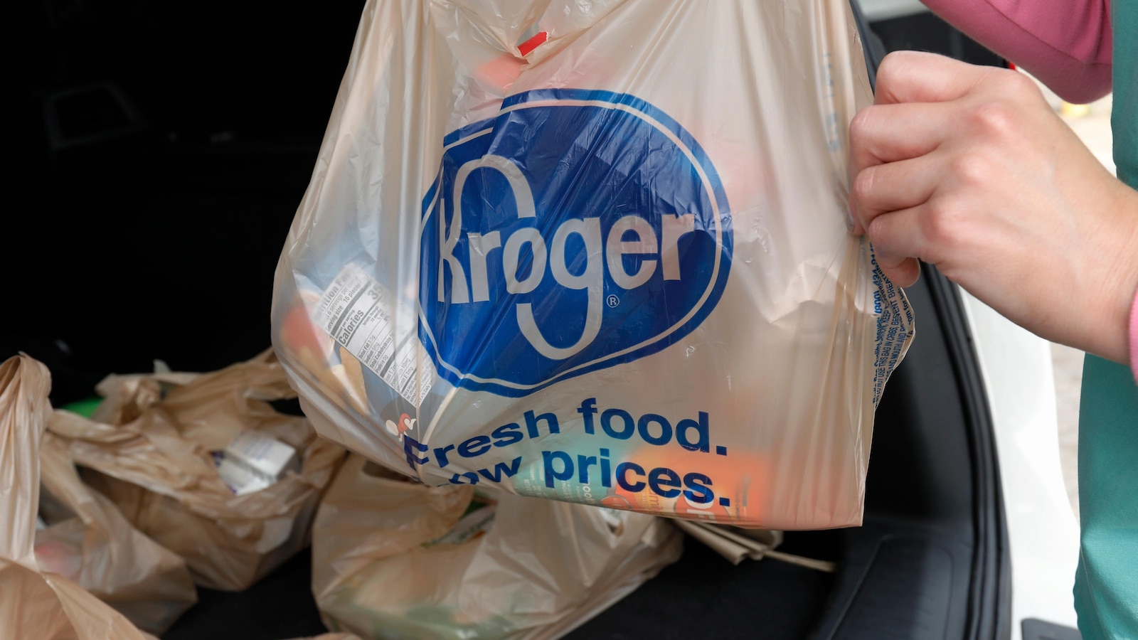 Kroger and Albertsons hope to merge but must face a skeptical US government in court first