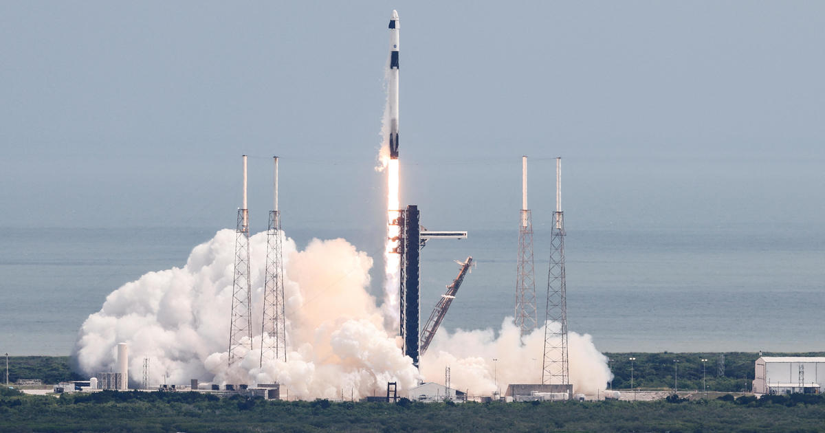 SpaceX launches two to space station, giving Starliner astronauts a ride home in February