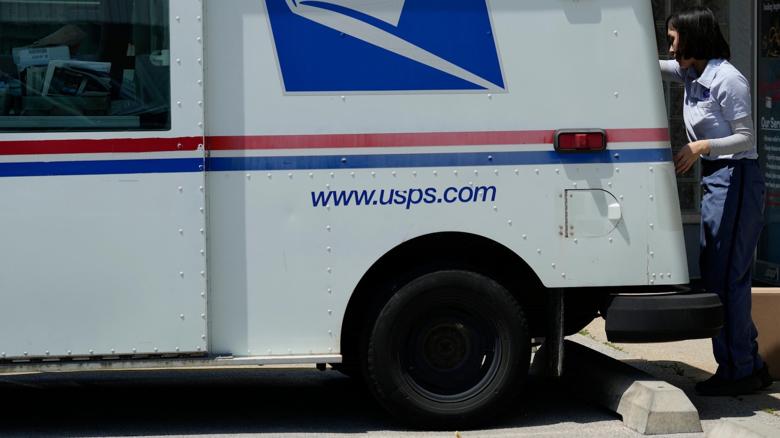 US Postal Service squeeze on shipping consolidators could raise consumer costs