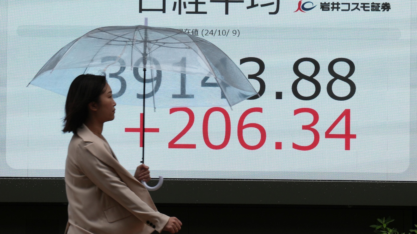 China stocks sink as investors dump shares after recent rallies, while other Asian markets gain