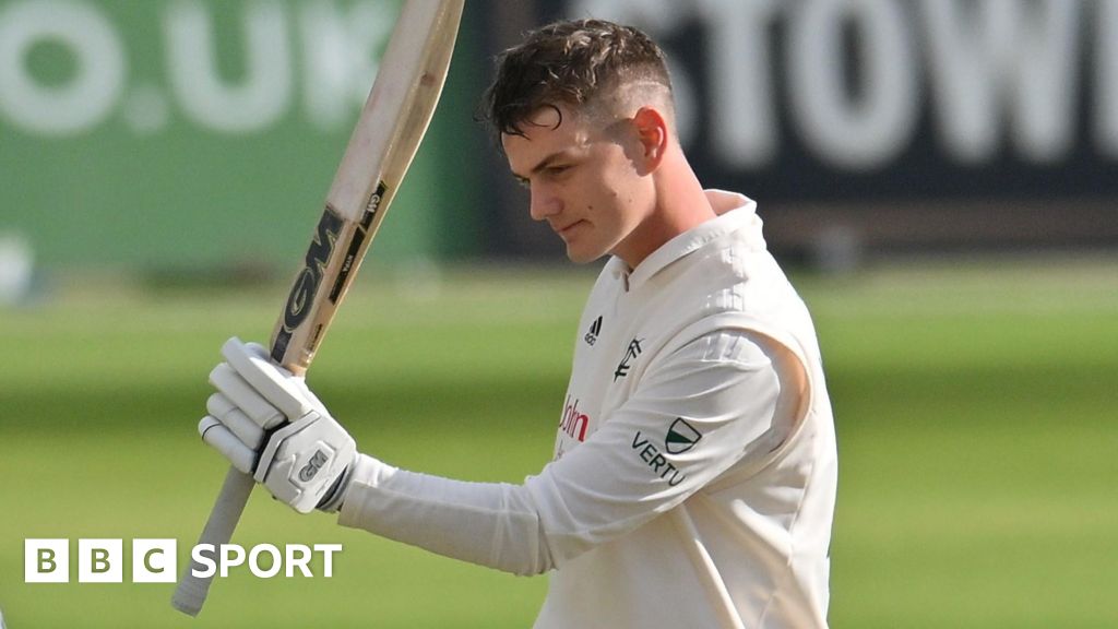 Freddie McCann: Nottinghamshire batting prospect extends contract