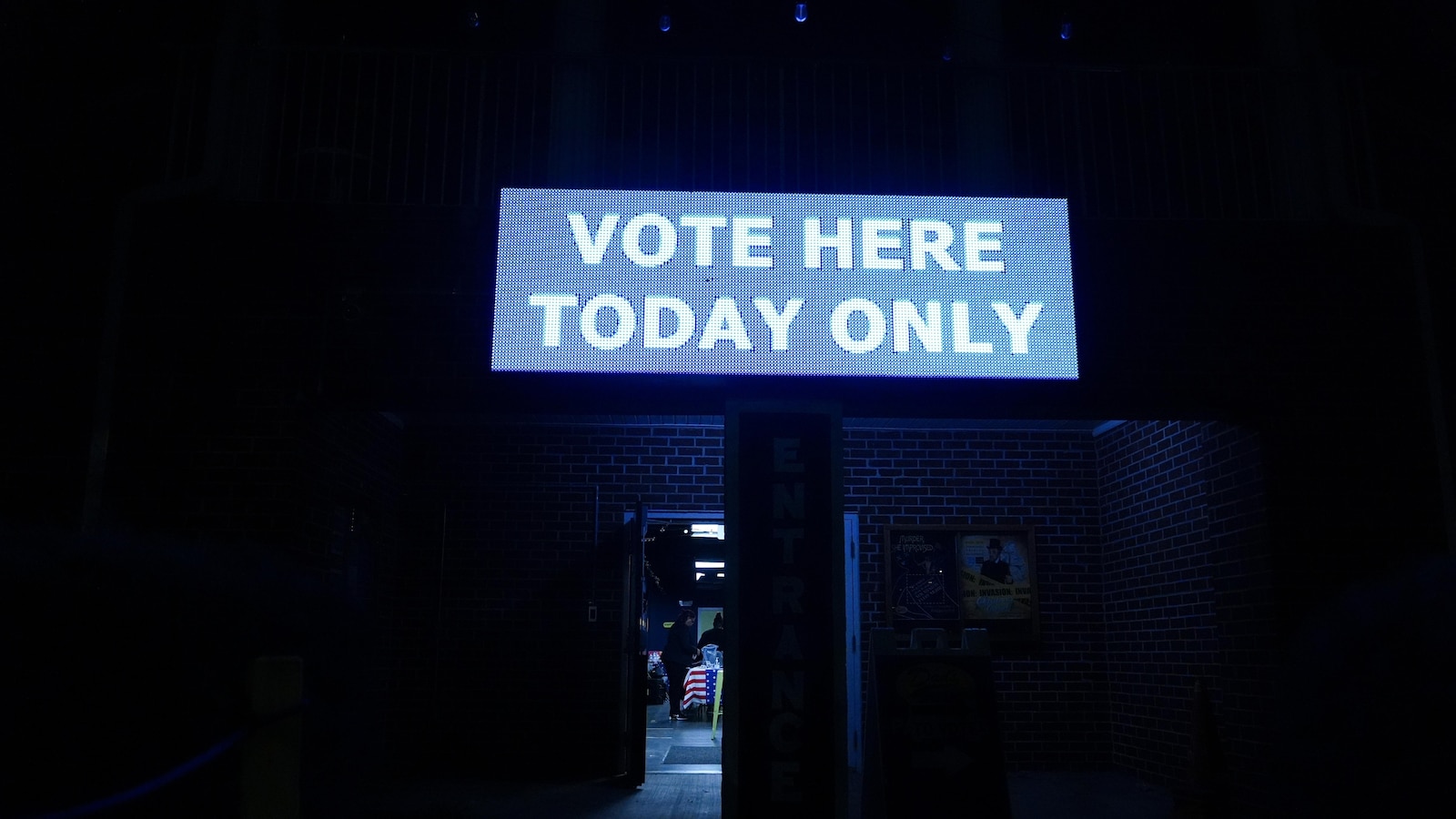 Voting period marked by massive early turnout ends with few problems, generally smooth Election Day